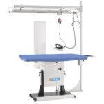 طاولة كي بالشفط والحرارة: دقة متناهية وسرعة فائقة للملابس